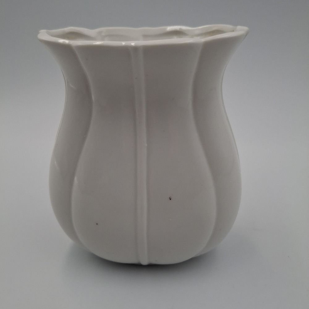 Vintage White Ceramic Butterfly Vase 3D Raised Pink Lily Floral Scalloped Rim - Picture 5 of 10